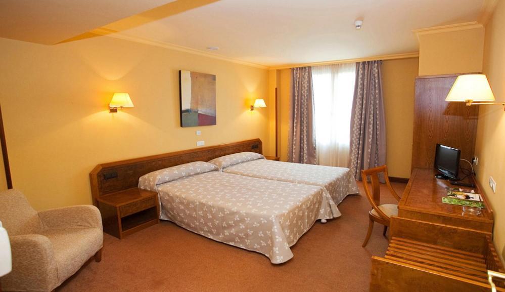 Hotel Gernika - Adults Only Ruang foto