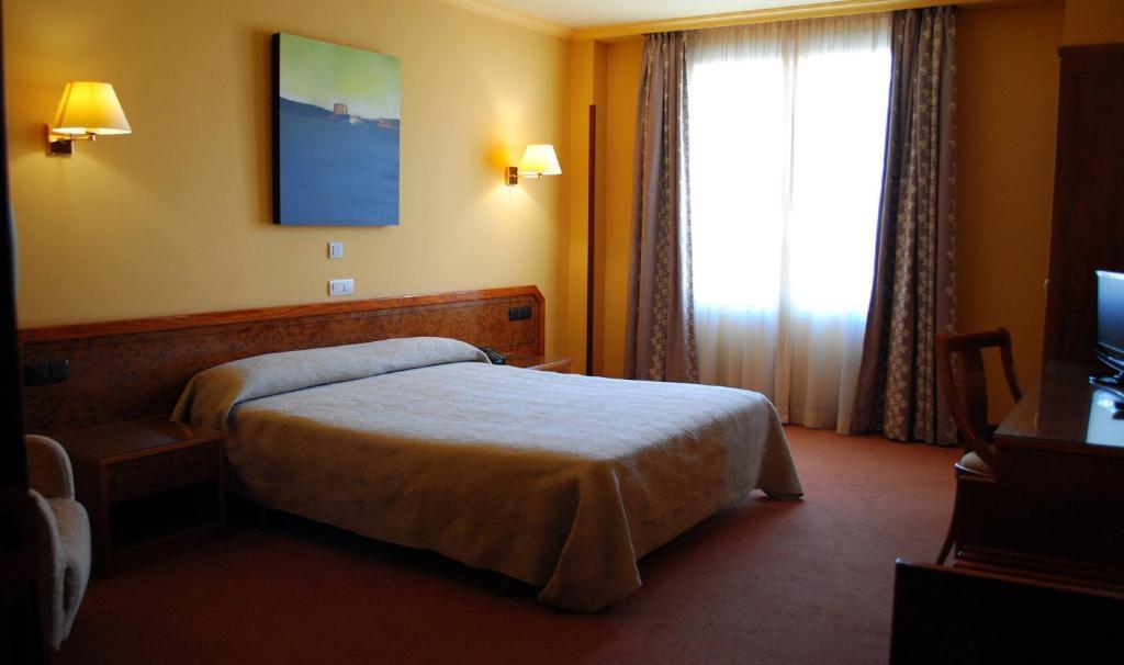 Hotel Gernika - Adults Only Ruang foto