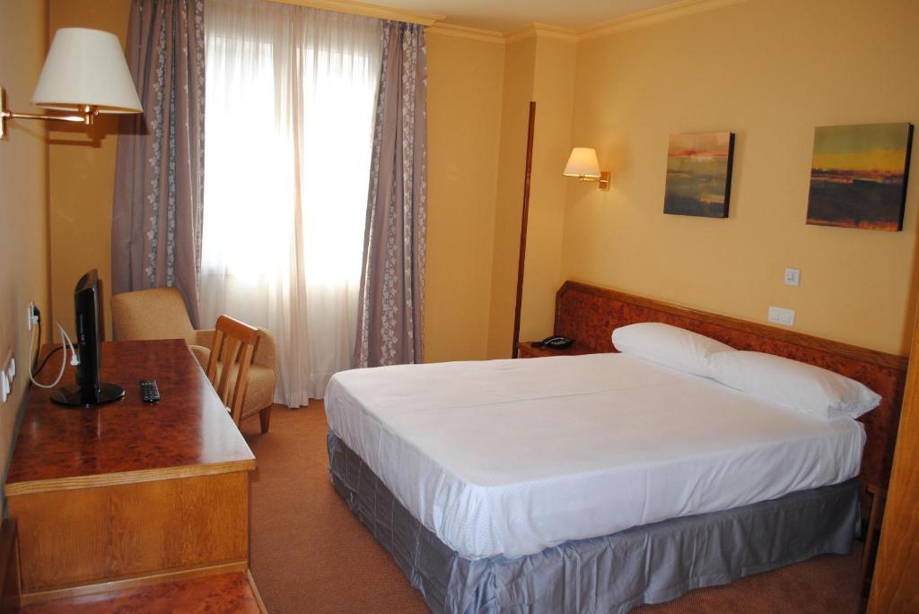 Hotel Gernika - Adults Only Ruang foto