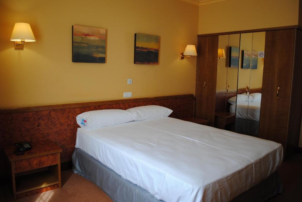 Hotel Gernika - Adults Only Ruang foto