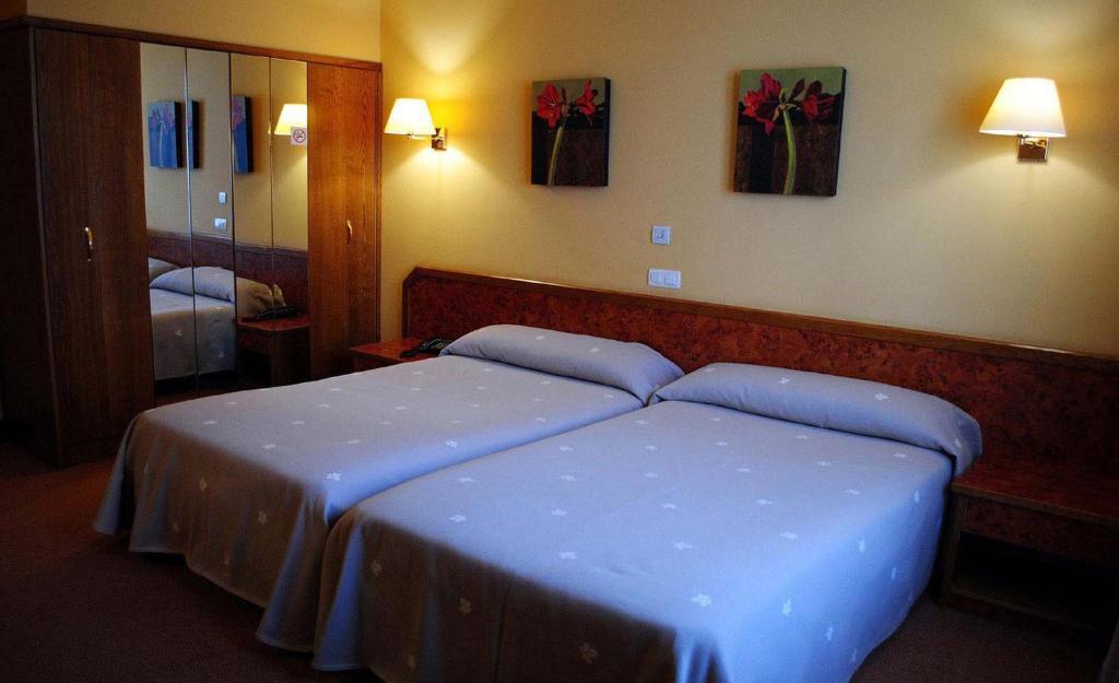 Hotel Gernika - Adults Only Ruang foto