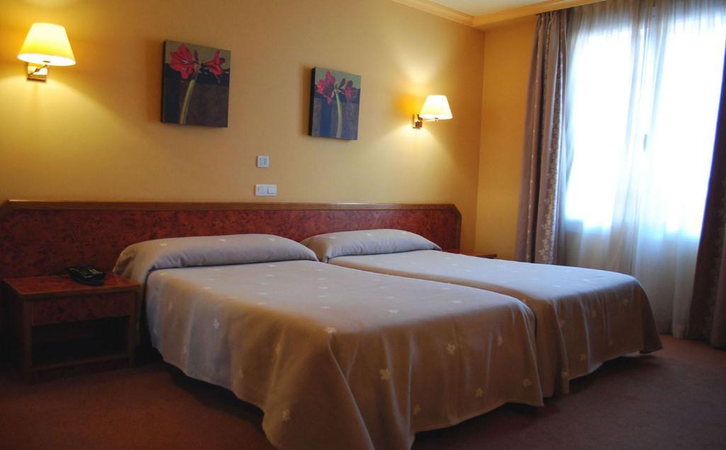 Hotel Gernika - Adults Only Ruang foto
