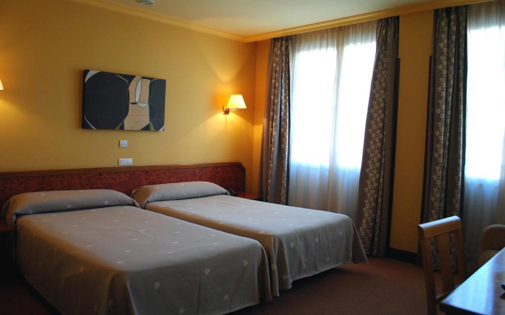 Hotel Gernika - Adults Only Ruang foto